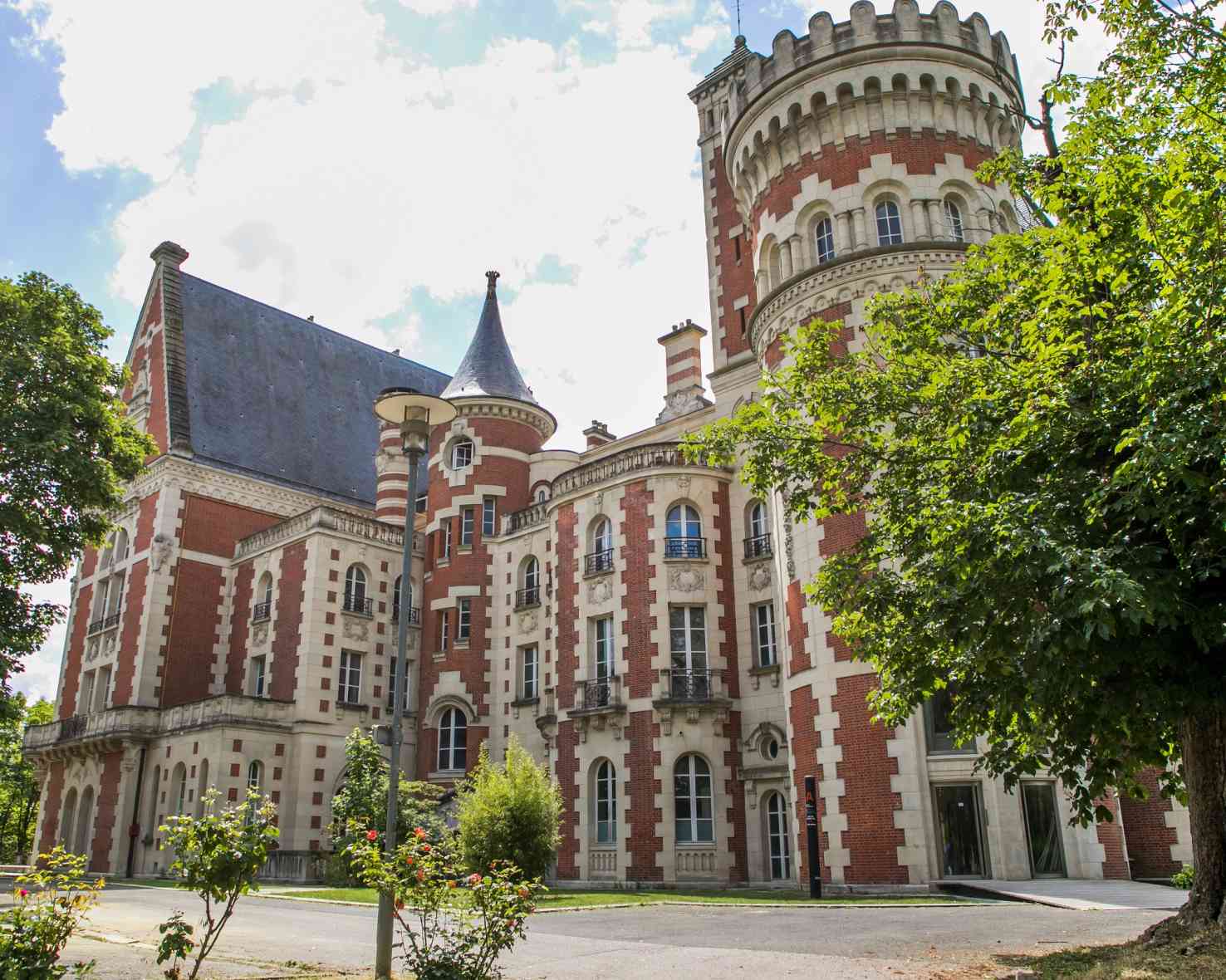 Château d'Hennemont, Lycée International